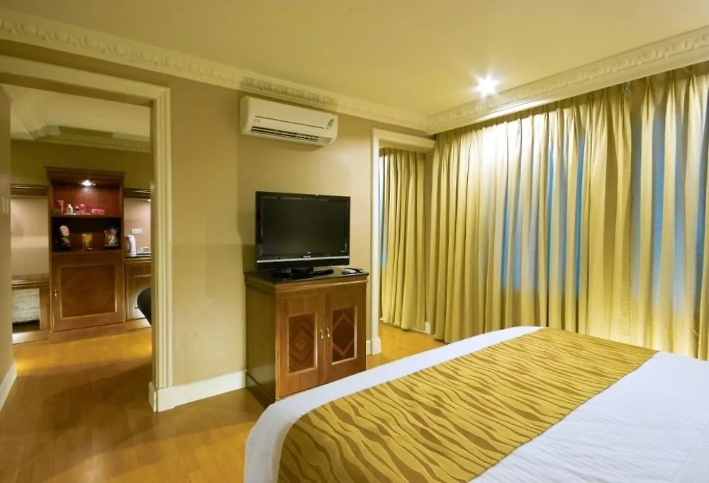Savannah Resort Hotel Angeles 4*,